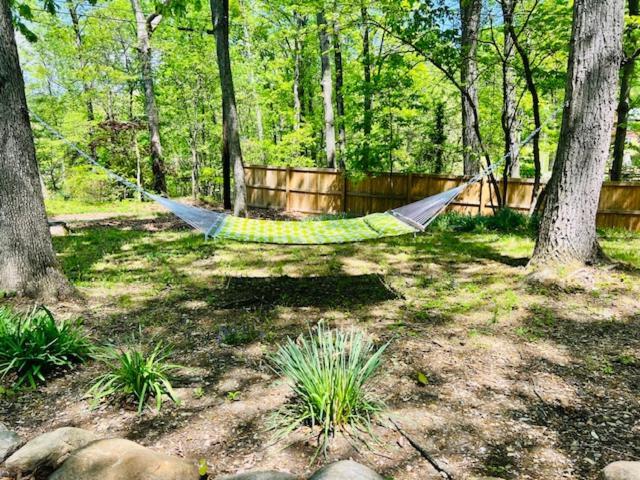 Mountain Lake Retreat - Hot Tub, Lake, Fire Pit, Wineries, Restaurant Harpers Ferry Buitenkant foto
