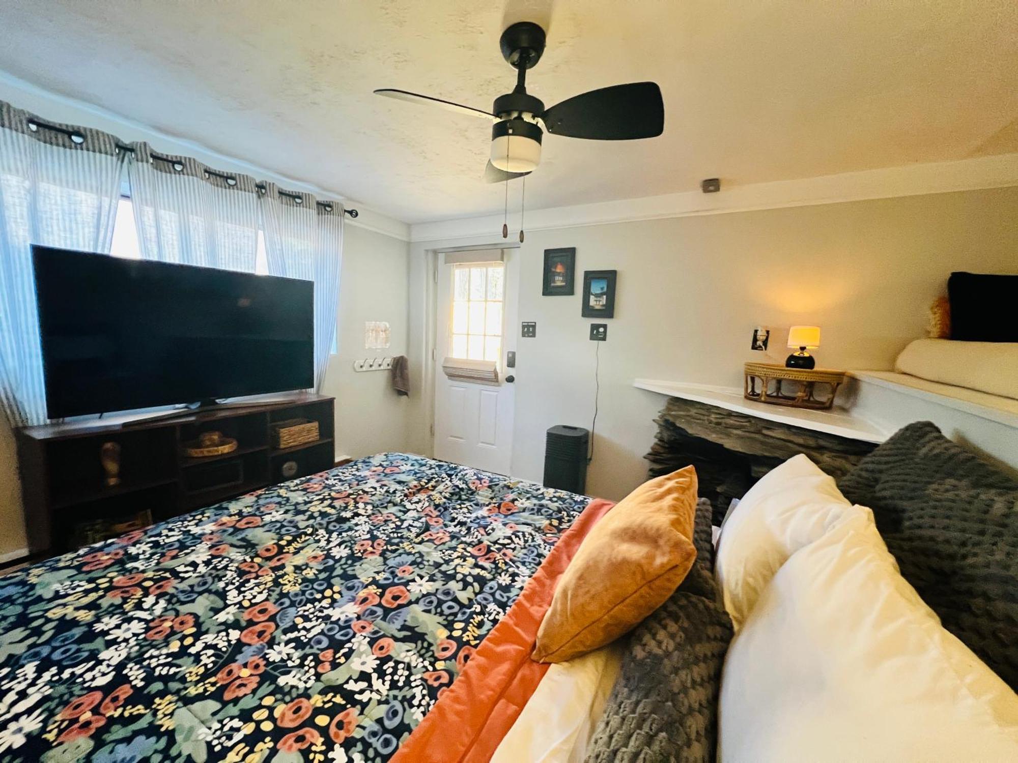 Mountain Lake Retreat - Hot Tub, Lake, Fire Pit, Wineries, Restaurant Harpers Ferry Buitenkant foto